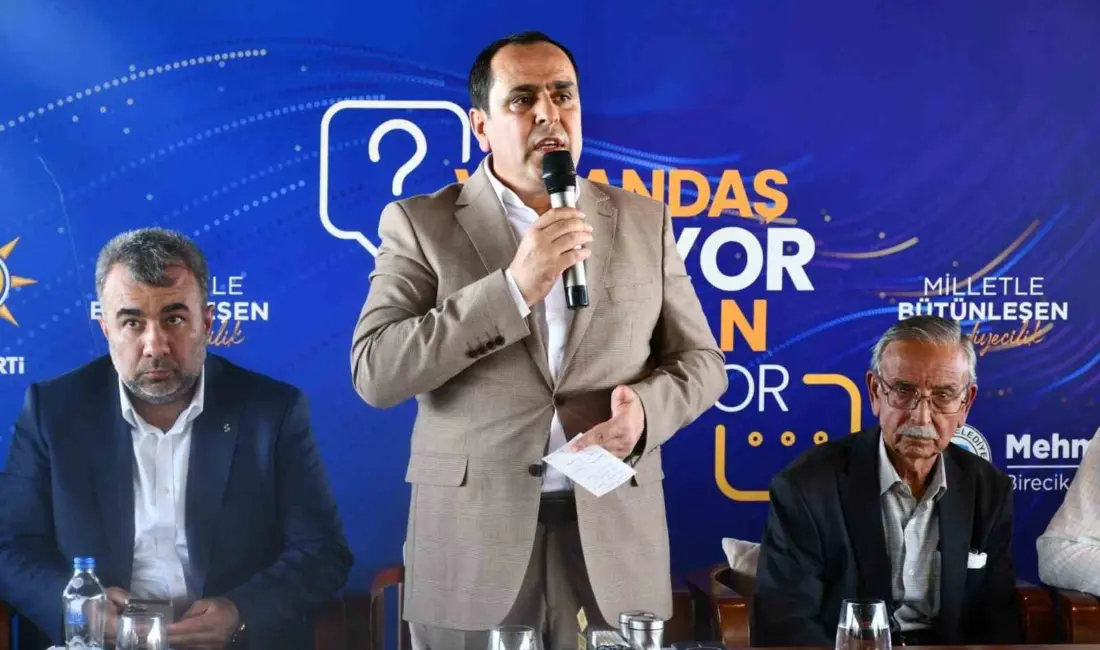 Şanlıurfa’nın Birecik ilçesinde belediye başkanı vatandaşın karşısına geçerek sorun ve