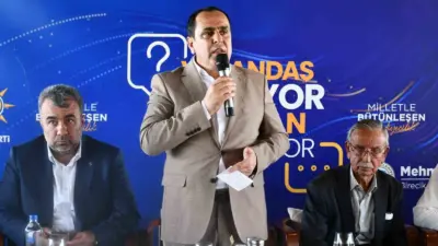 Şanlıurfa’nın Birecik ilçesinde belediye başkanı vatandaşın karşısına geçerek sorun ve