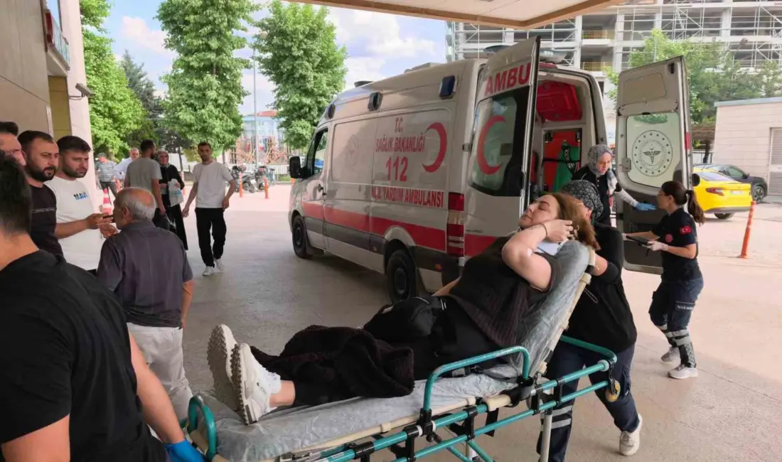 Bursa’nın İnegöl ilçesinde otomobil ile özel halk otobüsünün çarpıştığı kazada
