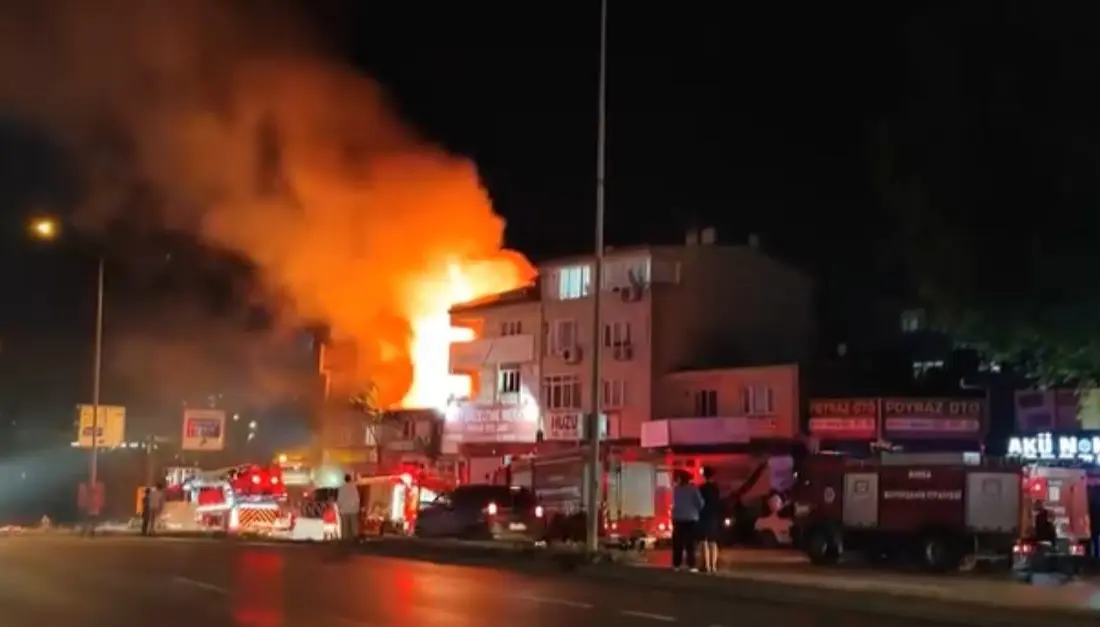 Bursa’da iki katlı evin ikinci katında çıkan yangın, paniğe sebep