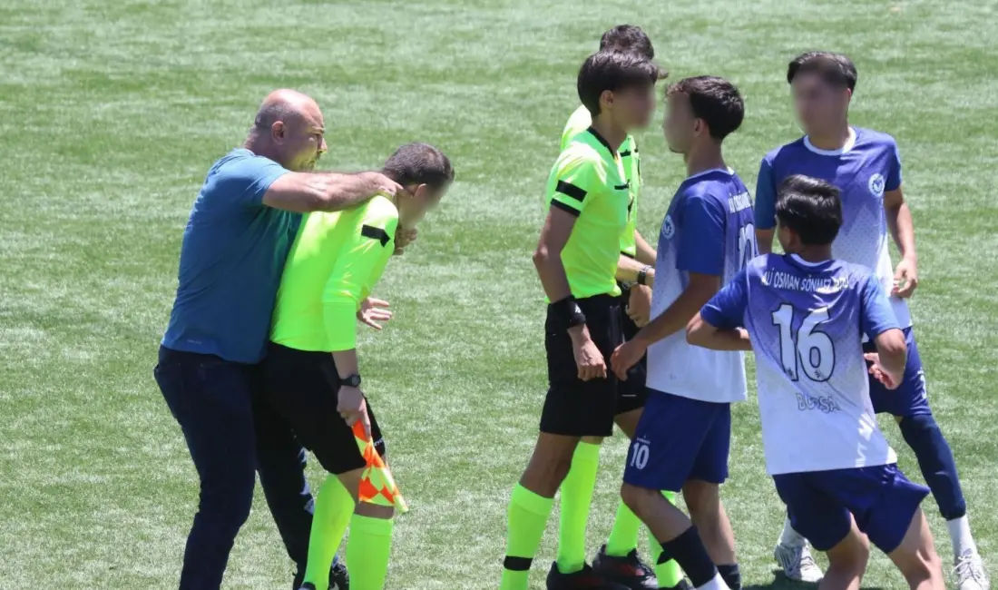 Bursa’da Yeşillyayla-Ali Osman Sönmez Lisesi arası futbol final müsabakasında Ali
