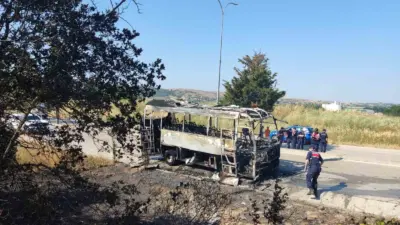Bursa’da seyir halindeki servis otobüsü, motor bölümünde çıkan yangın sonucu