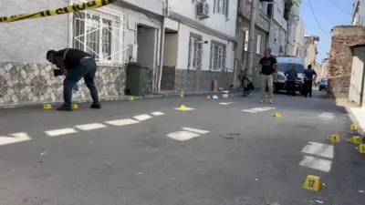 Bursa’nın Osmangazi ilçesinde husumetlisinin sokak ortasında pusuya düşürdüğü şahıs, vücuduna