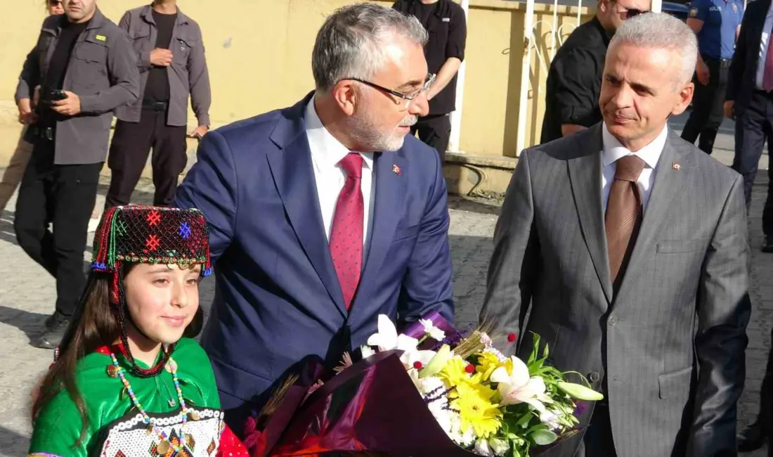 Çalışma ve Sosyal Güvenlik Bakanı Vedat Işıkhan, bir dizi program