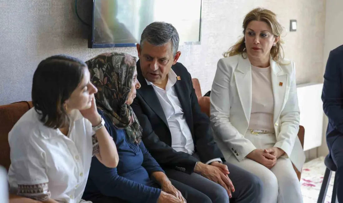 CHP Grup Başkanı Özgür Özel, Diyarbakır’da Gülistan Doku’nun ailesini ziyaret