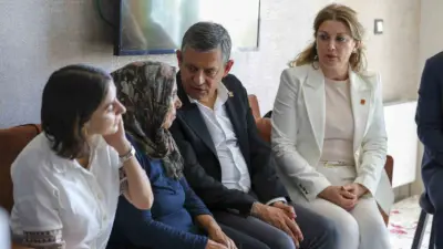 CHP Grup Başkanı Özgür Özel, Diyarbakır’da Gülistan Doku’nun ailesini ziyaret