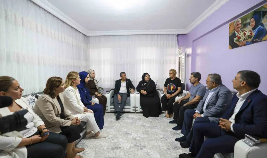 CHP Grup Başkanı Özgür Özel, Diyarbakır’da Rojin Kabaiş’in ailesini ziyaret