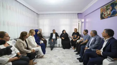 CHP Grup Başkanı Özgür Özel, Diyarbakır’da Rojin Kabaiş’in ailesini ziyaret