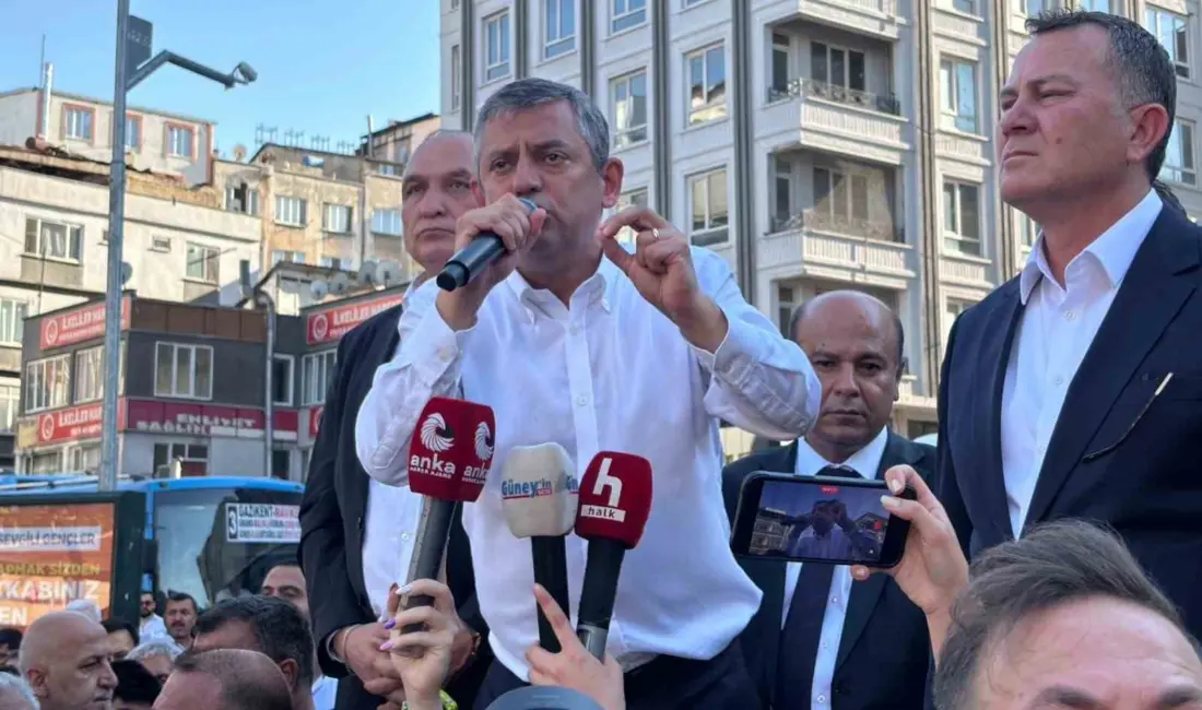 Cumhuriyet Halk Partisi (CHP) Grup Başkanı Özgür Özel, Gaziantep’te esnaf