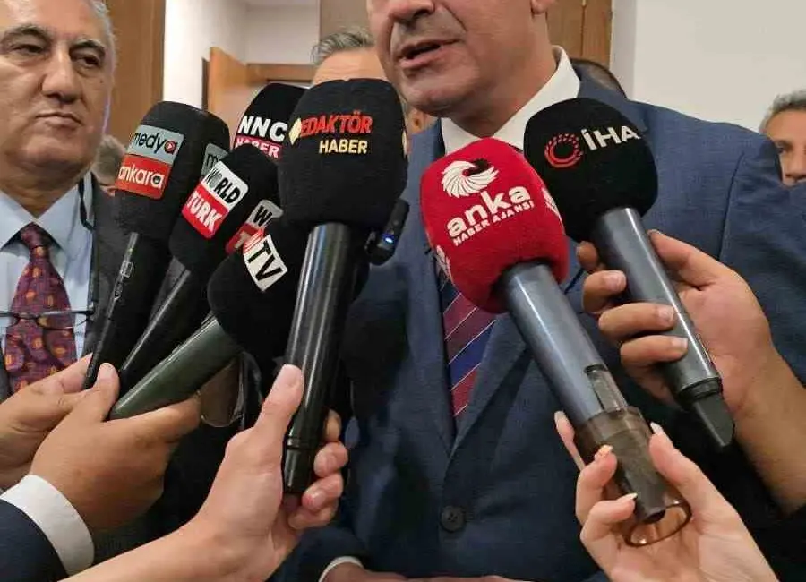 CHP’den ayrılarak AK Parti’ye geçen Haymana Belediye Başkanı Levent Koç,