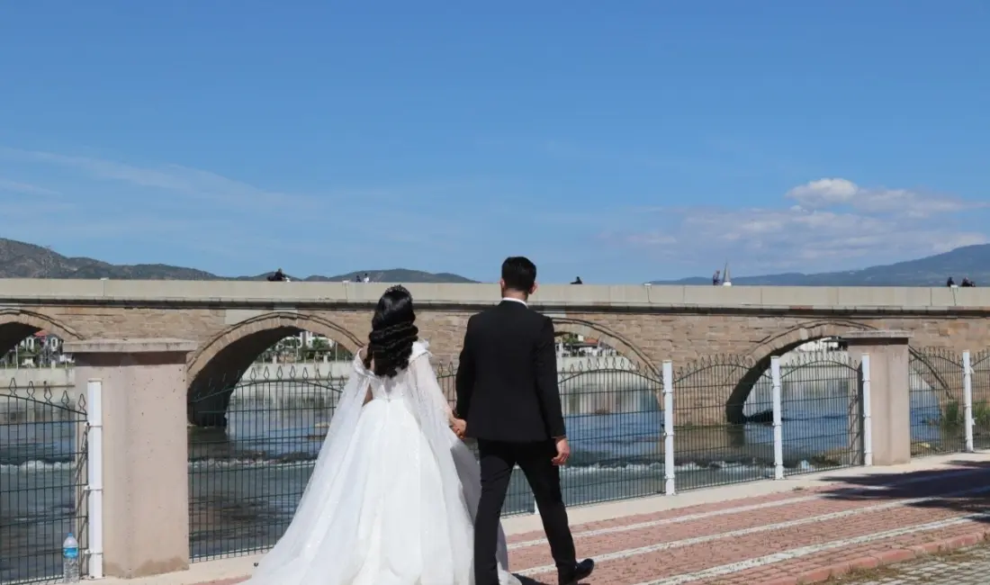 Eşine sürekli, ‘banyonun ışığını çok yaktın, sifonu niye çektin, çay