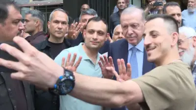Cumhurbaşkanı Recep Tayyip Erdoğan, Beyoğlu’nda bulunan Erzurum Vakfı Lokali’nde vatandaşlarla