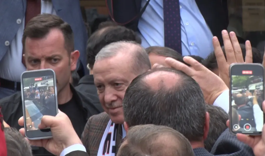 Cumhurbaşkanı Recep Tayyip Erdoğan, Edirne programı kapsamında Saraçlar Caddesi’nde esnaf