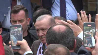 Cumhurbaşkanı Recep Tayyip Erdoğan, Edirne programı kapsamında Saraçlar Caddesi’nde esnaf