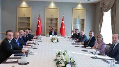 Cumhurbaşkanı Yardımcısı Cevdet Yılmaz, Cumhurbaşkanlığı Ekonomi Politikaları Kurulu üyeleriyle bir