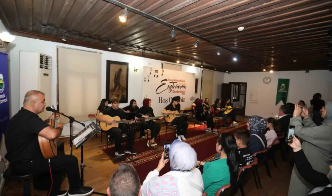 İnegöl Belediyesi’nin düzenlediği enstrüman kurslarında 8 aylık eğitim sürecini tamamlayan