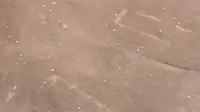 Bursa’nın İnegöl ilçesinde aniden bastıran ceviz büyüklüğündeki dolu ve sağanak