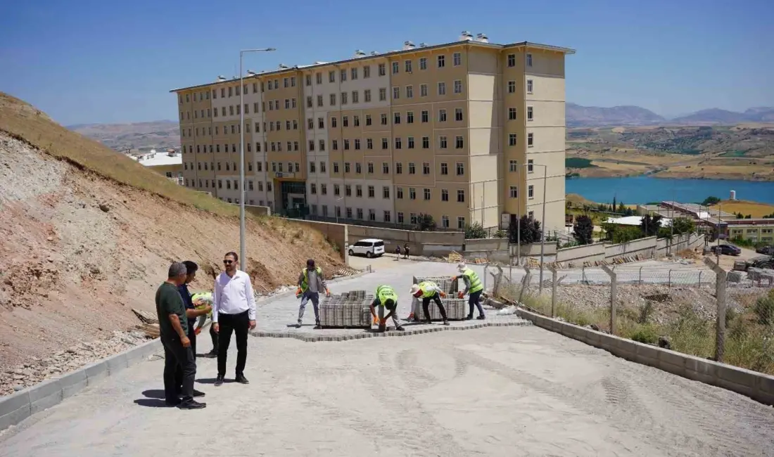 Adıyaman’ın Kahta ilçe Belediyesi tarafından Kahta Meslek Yüksekokulu ulaşım güzergâhında