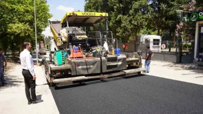 Adıyaman’ın Kahta ilçe Belediyesi tarafından ilçe genelinde sürdürülen yol yapım,