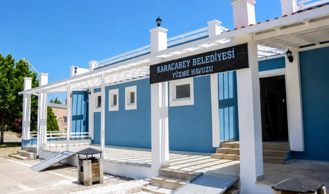 Karacabey Belediyesi, yeni sezonda da yüzme havuzlarını vatandaşların hizmetine açtı.
