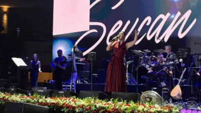 Kayseri Sivaslı Dernekler Federasyonu Olağanüstü Kongresi’nden sonra sahne alan sanatçı