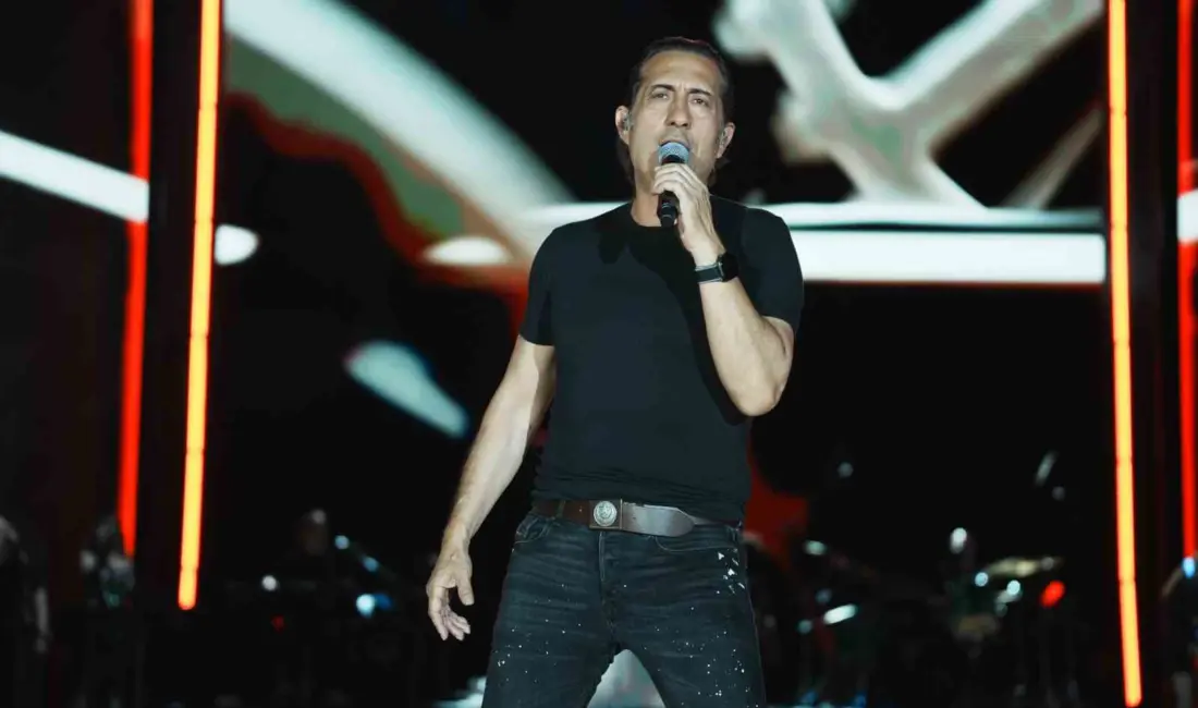 Manisa Kültür Yolu Festivali kapsamında sahne alan Kıraç, sevilen şarkılarını