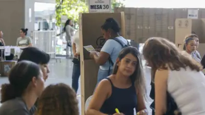 Kolombiya’da dün yapılan devlet başkanlığı seçimi, hiçbir adayın mutlak çoğunluğa