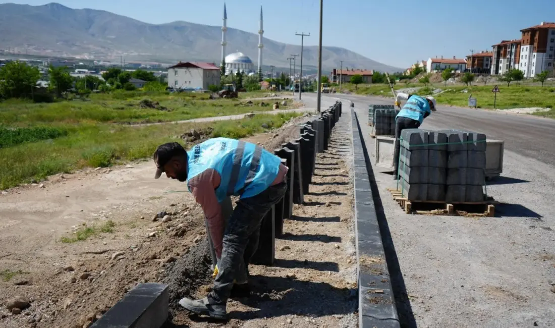 Niğde Belediyesi, kent genelinde yürüttüğü yol, altyapı ve üstyapı çalışmalarına