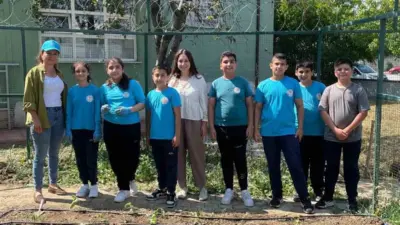 Nilüfer Belediyesi, Işıktepe Mahallesi’ndeki Rüveyde Dörtçelik İlkokulu’nun bahçesinde öğrencilerle birlikte