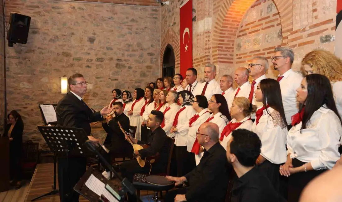 Bursa’da Osmangazi Belediyesi Türk Halk Müziği Topluluğu, dönem sonu konserinde
