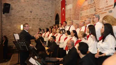 Bursa’da Osmangazi Belediyesi Türk Halk Müziği Topluluğu, dönem sonu konserinde
