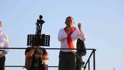 Cumhuriyet Halk Partisi (CHP) Meclis Grup Başkanı Özgür Özel, “Önümüzden