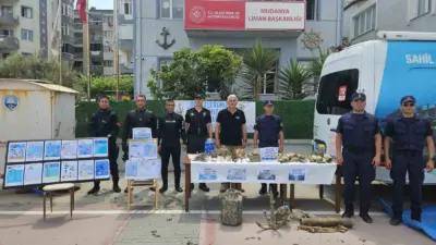 Bursa’nın Mudanya ilçesinde Çevre Haftası çerçevesinde düzenlenen etkinlikte, polis dalgıçlar