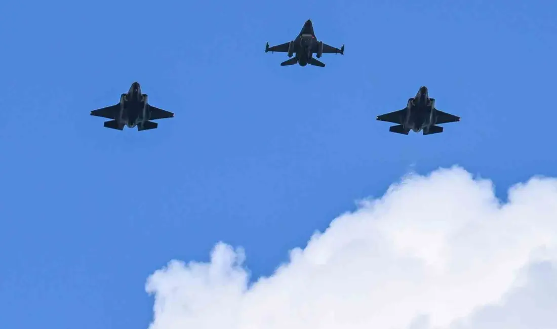 Polonya ordusunun geçtiğimiz ay teslim aldığı F-35 tipi savaş uçakları,