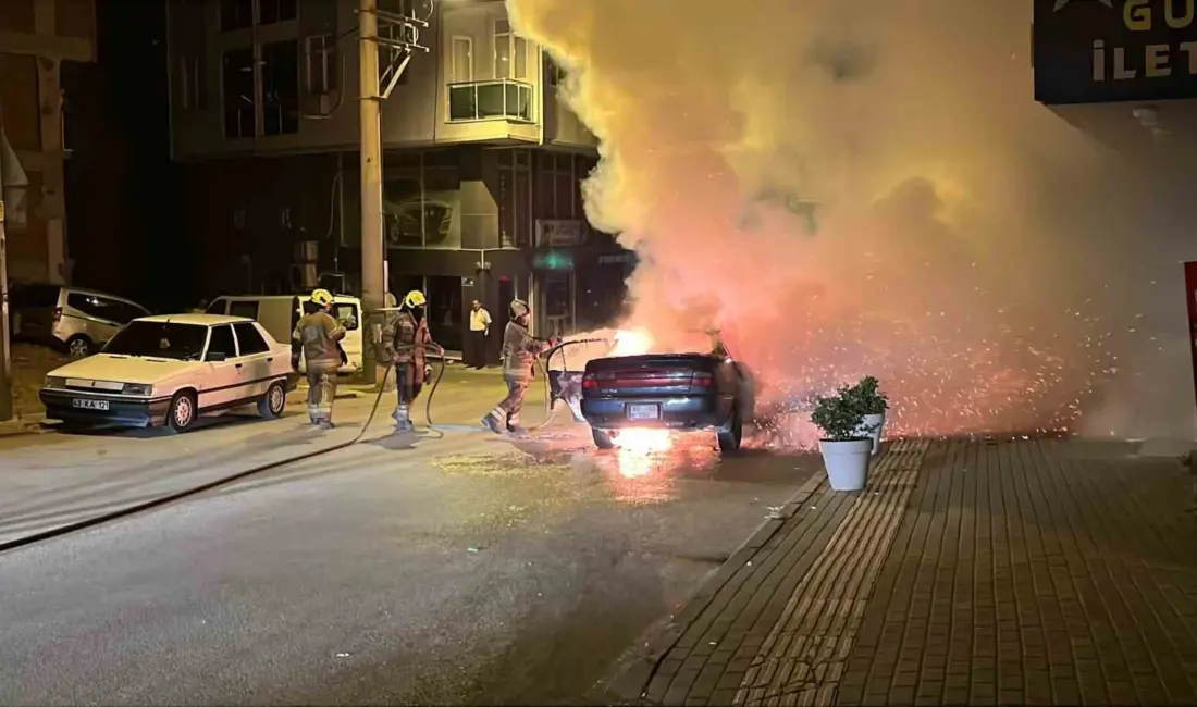 Bursa’da seyir halindeyken bir anda alev alan otomobil kullanılamaz hale