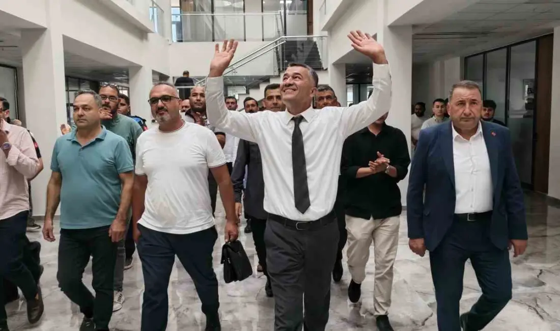 Mersin’in Silifke ilçesinde, tutuklanan Belediye Başkanı Mustafa Turgut’un görevden uzaklaştırılması