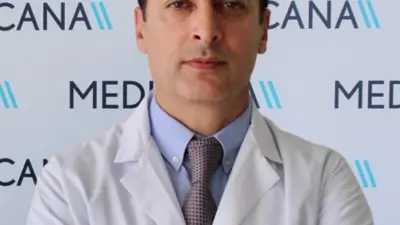 Ortopedi ve Travmatoloji Uzmanı Prof. Dr. Hayati Aygün, skolyozda erken