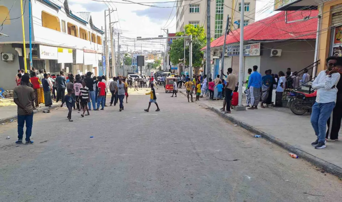 Somali’nin başkenti Mogadişu’da güvenlik güçleri ile muhalif milisler arasında gece