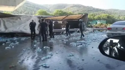 Bursa’da kontrolden çıkan su yüklü tırın bariyerlere ve hızlı tren