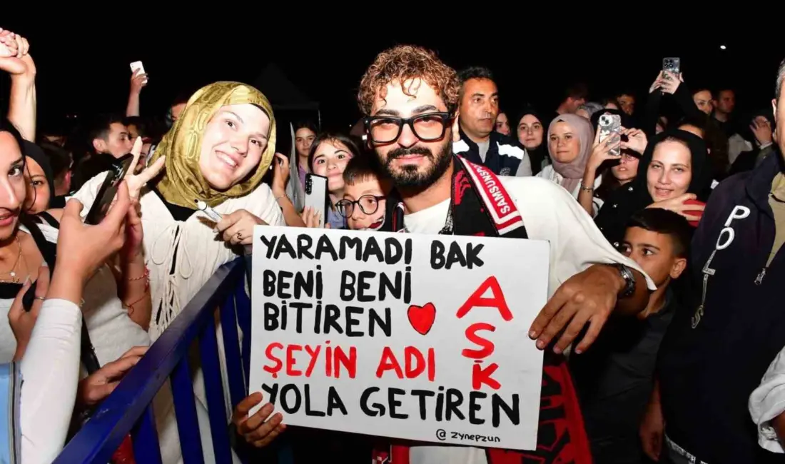 Samsun’un Terme ilçesinde düzenlenen Terme Yaz Festivali kapsamında sahne alan