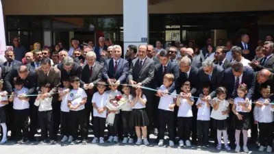 Ticaret Bakanı Ömer Bolat Konya’nın Ereğli içesinde Halk Kütüphanesi açılışa