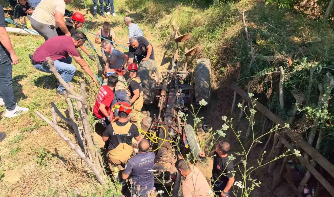 Bursa’nın İnegöl ilçesinde meydana gelen traktör kazasında devrilen traktörün altında