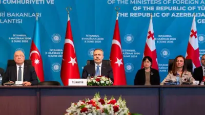 Dışişleri Bakanı Hakan Fidan’ın ev sahipliğinde Çırağan Sarayı’nda düzenlenen Türkiye-Azerbaycan-Gürcistan