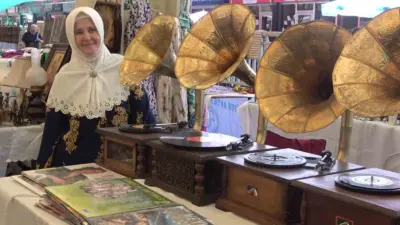 Bursa’da kurulan Agora Antika Pazarı, 10 yaşında. Türkiye’nin birçok ilinden