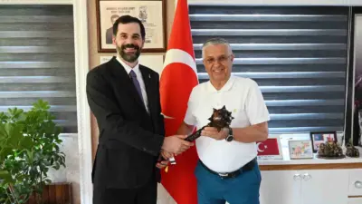 Ukrayna Antalya Başkonsolosu Boğdan Konopliastyi, Kemer Belediye Başkanı Necati Topaloğlu’na