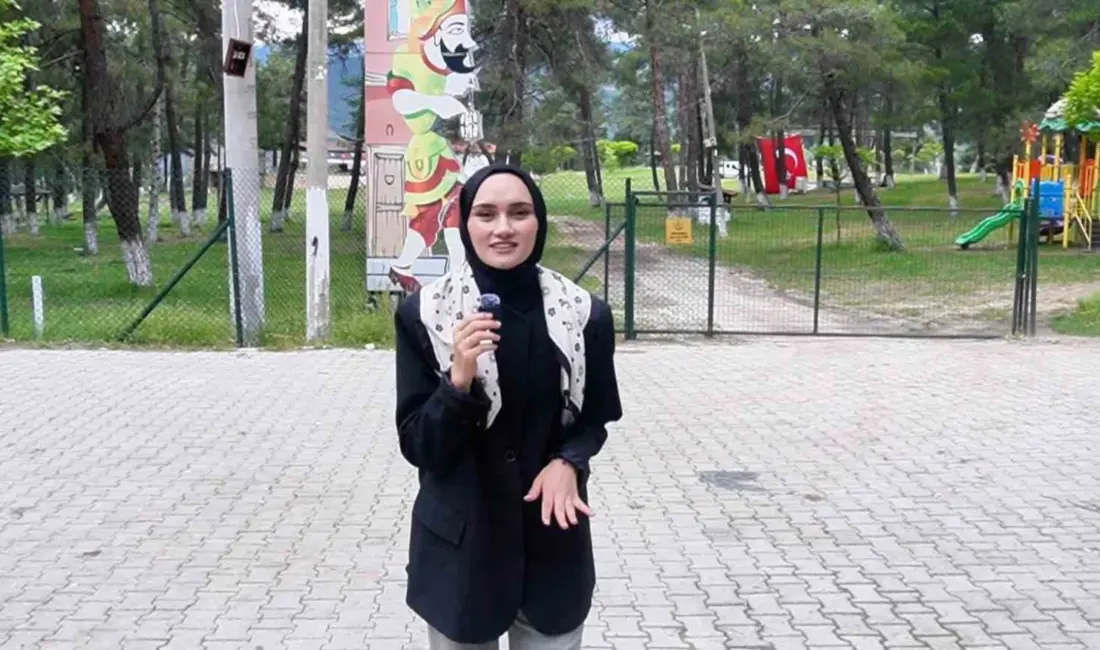 Uşak Üniversitesi İletişim Fakültesi Yeni Medya ve İletişim Bölümü öğrencileri,