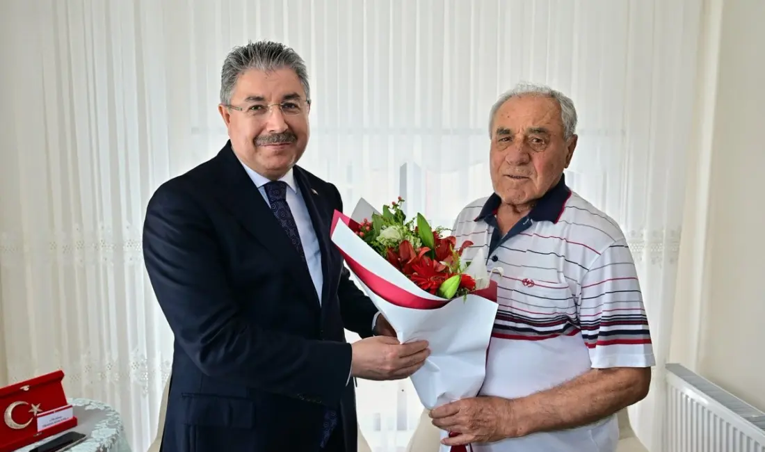 Eskişehir Valisi Erdinç Yılmaz, Babalar Günü dolayısıyla şehit Jandarma Pilot