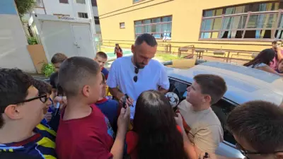 Kosovalı futbolcu Vedat Muriqi, Prizren’deki Mustafa Bakiu İlköğretim Okulu’nun daveti