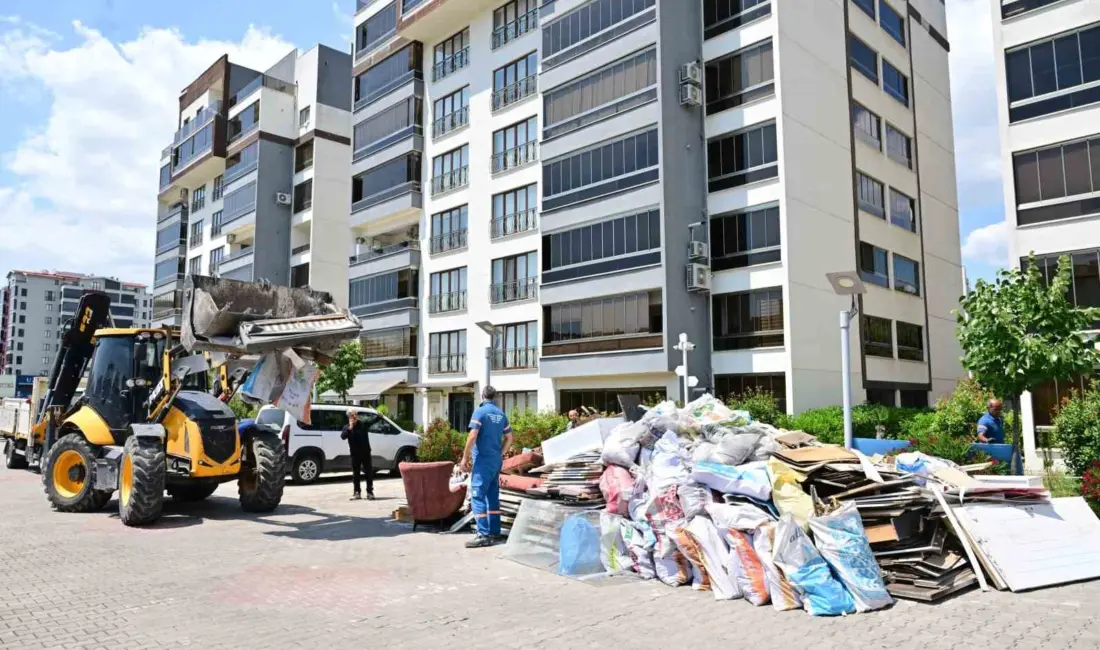Yıldırım Belediyesi, Millet Mahallesi’nde bir sitede çıkan yangından etkilenen ve