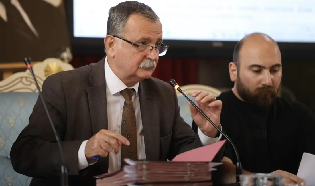 Yunusemre Belediye Meclisi’nde CHP’nin Genel Başkan Özgür Özel’e destek bildirisi